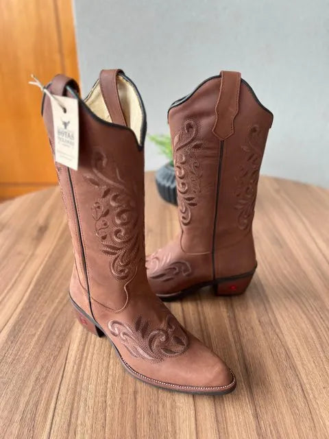 Texana Geovana Bico Fino - Couro Horse Nescau/Bordados Ramos Marrom