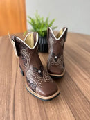 Botina Cano Médio Alice - Couro Látego Marrom/Bordado Tribal Preto