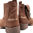 BotinaCanivete Tradicional\n                                    - Com Menina da Pecuária | Couro Crazy Horse Nescau | Bordado Bege e Marrom