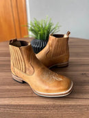 Botina Rodrigo - Couro Fóssil Havana/ Bordado Florão Bege (Solado Madeira)