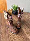 Texana Júlia Infantil - Couro Horse Nescau/Bordado Cavalo Branco e Rosa