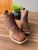 Botina Ruan - Couro Horse Nescau/ Bordado Monster