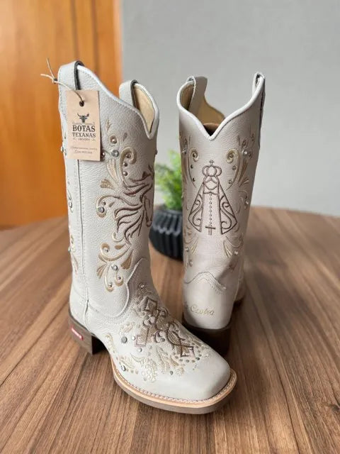 Texana Rita - Couro Off-White/Bordado Cavalo e Padroeira com metais