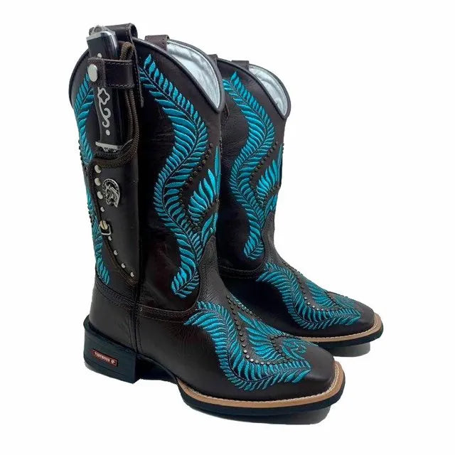 BotaFaca Beatriz 2.0\n                                    - Couro Látego Marrom | Bordado Azul