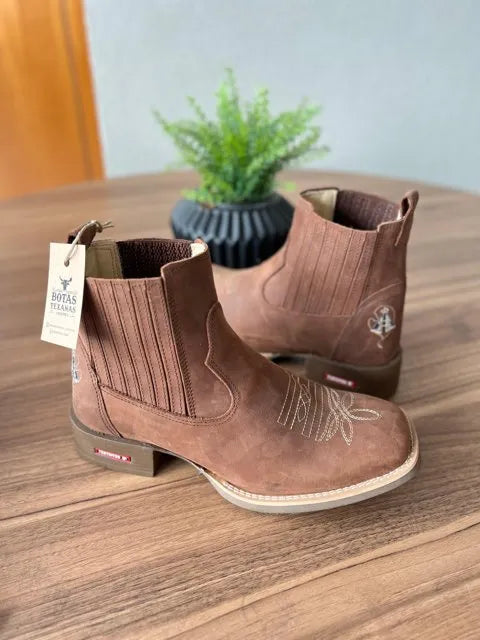 Botina Felipe - Couro Horse Nescau/ Bordado Florão Bege