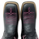 BotaFaca Heloisa 2.0\n                                    - Couro Látego Preto | Bordado Branco e Rosa