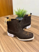 Botina Henry - Couro Tilápia Marrom/Bordado Florão Laranja