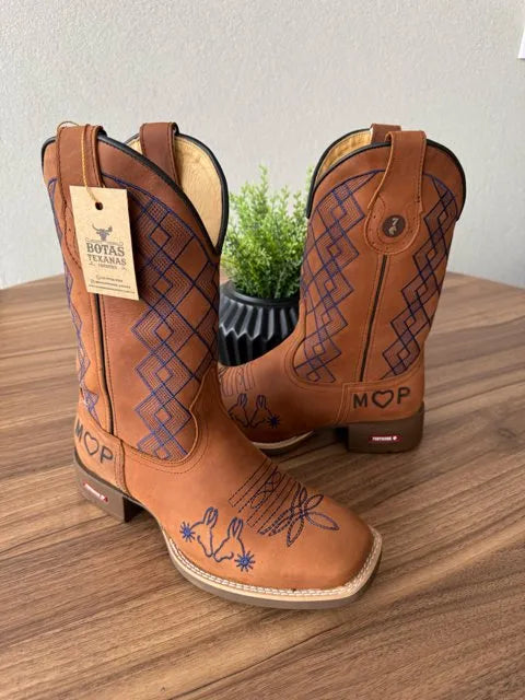 Texana Antônio - Couro Fóssil Havana/Bordado Geométrico Azul Marinho