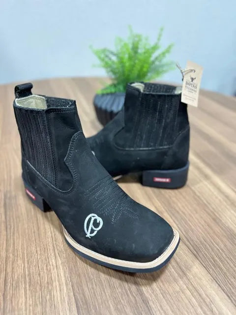 Botina Cássio - Couro Nobuck Preto/ Bordado Símbolo Time