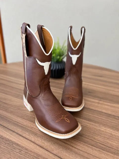 Texana Lucca - Couro Látego Marrom/Bordado Touro Branco