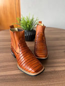 Botina Cristiano - Couro Pinhão Queimado/ Bordado Tatu