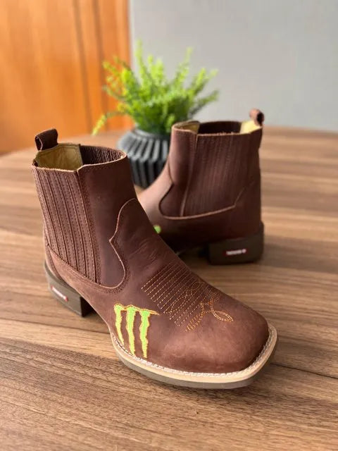 Botina Ruan - Couro Horse Nescau/ Bordado Monster