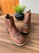 Botina Vitor - Couro Horse Nescau/ Bordado Florão Bege