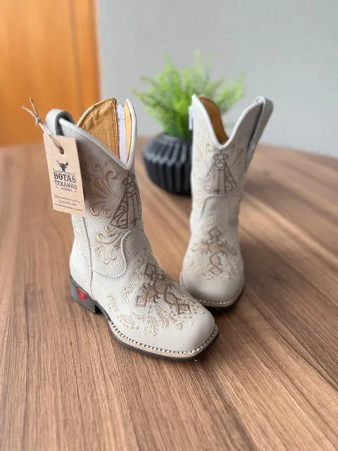Texana Maria Infantil - Couro Off-White/Bordado Padroeira e Cruz Marrom Ramos Bege