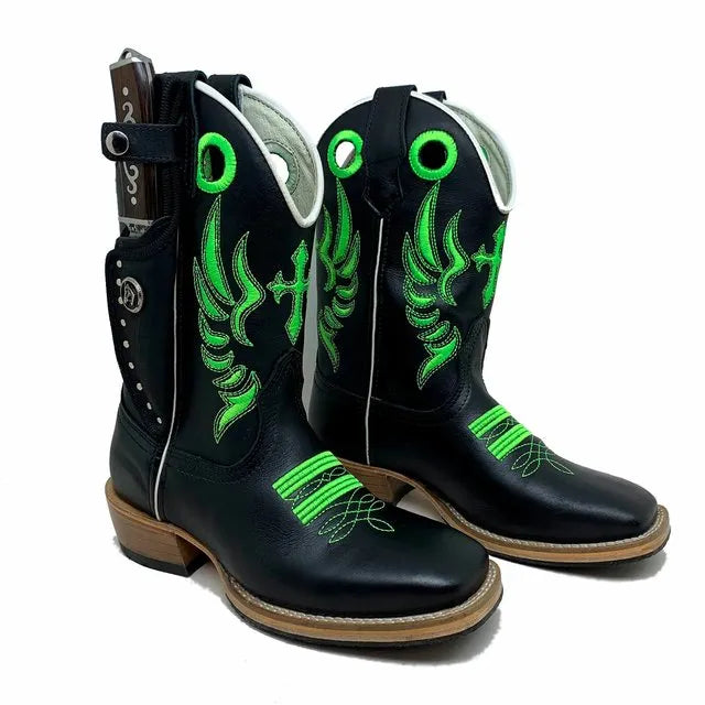 BotaFaca Escudo\n                                    - Couro Látego Preto | Bordado Verde Neon | Solado de Madeira