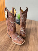 Texana Amora - Couro Horse Nescau/ Bordado Cruz Marrom com Metais