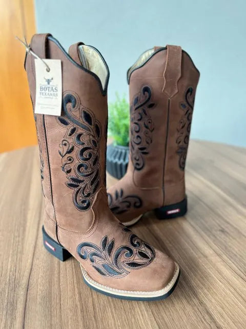 Texana Geovana - Couro Horse Nescau/ Bordado Ramos Preto