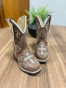 Texana Maria Infantil - Couro Off-Horse Nescau/Bordado Cruz e Padroeira Marrom Ramos Bege