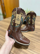 Texana Alice Infantil - Couro Látego Marrom/Bordado Tribal Verde e Bege com Trice