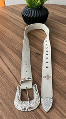 BRINDE: Cinto - Couro Off-White/Bordado Cruz