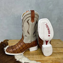 BotaFaca Bruto \n                                    - Couro Cano Napa Flay Bege | Couro Gáspea Latego Mostarda Estilizado em Dinossauro | Bordado Bege e Marrom