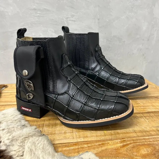 BotinaCanivete Dinossauro\n                                    - Couro Látego Preto Estilizado em Dinossauro