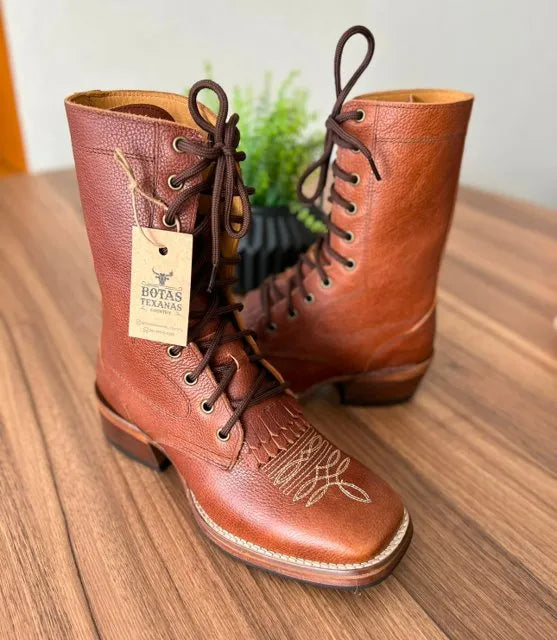 Coturno - Couro Mustangue/Florão Bege (Solado Madeira)