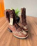 Coturno Estela com Kit Canivete - Couro Horse Nescau/Bordado Flores Marrom e Bege com Metais