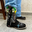 BotaFaca Patriota\n                                    - Couro Cano Estampa | Gáspea Couro Nobuck Estilizado em Tilapia Preto